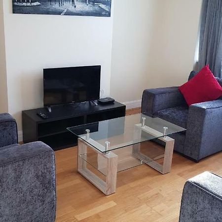 Elegant And Spacious 2 Bedroom Барнет Экстерьер фото