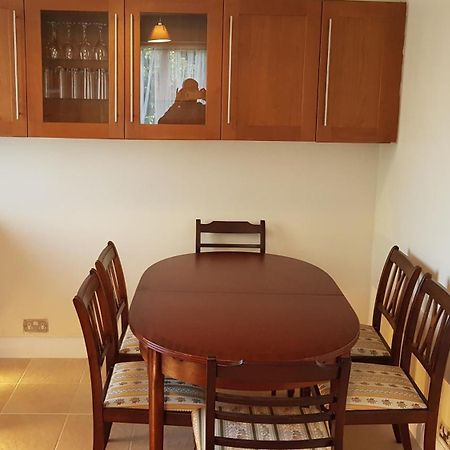 Elegant And Spacious 2 Bedroom Барнет Экстерьер фото