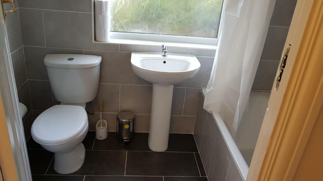 Elegant And Spacious 2 Bedroom Барнет Экстерьер фото