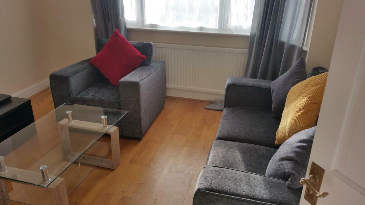Elegant And Spacious 2 Bedroom Барнет Экстерьер фото