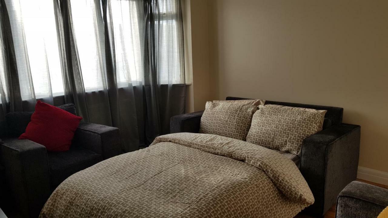 Elegant And Spacious 2 Bedroom Барнет Экстерьер фото