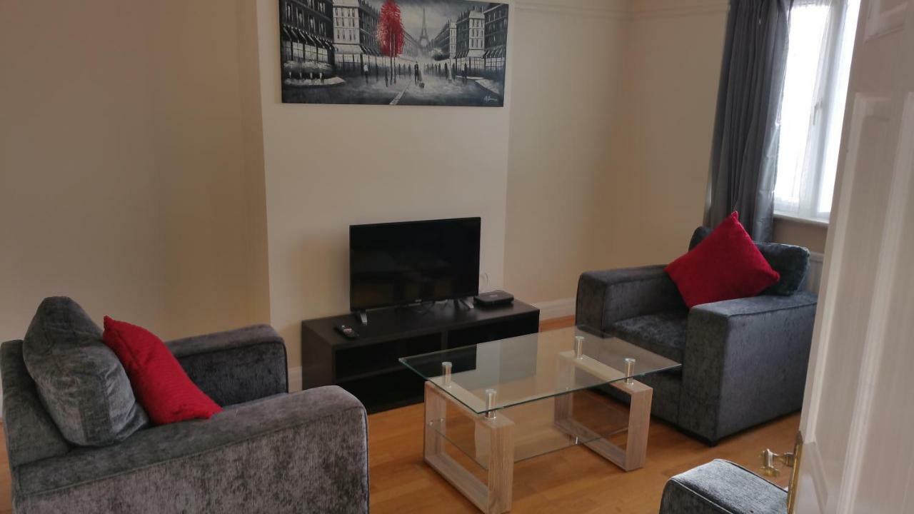 Elegant And Spacious 2 Bedroom Барнет Экстерьер фото
