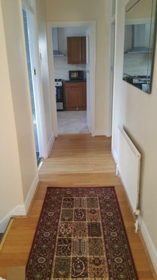 Elegant And Spacious 2 Bedroom Барнет Экстерьер фото