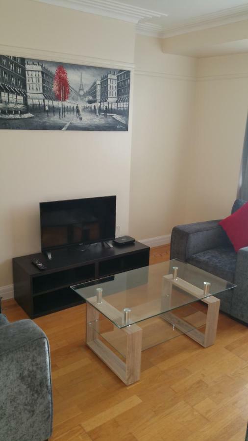 Elegant And Spacious 2 Bedroom Барнет Экстерьер фото
