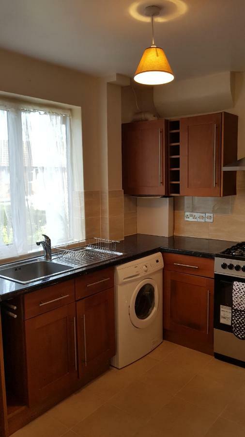 Elegant And Spacious 2 Bedroom Барнет Экстерьер фото