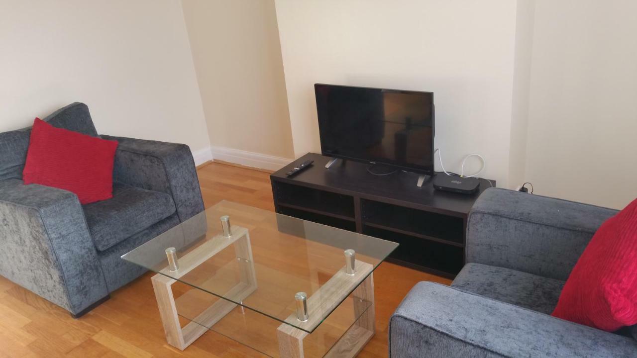 Elegant And Spacious 2 Bedroom Барнет Экстерьер фото