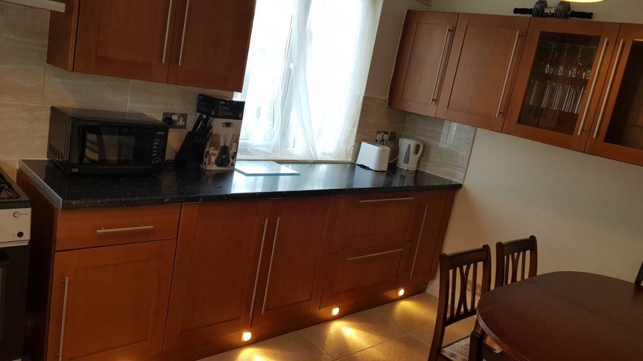 Elegant And Spacious 2 Bedroom Барнет Экстерьер фото