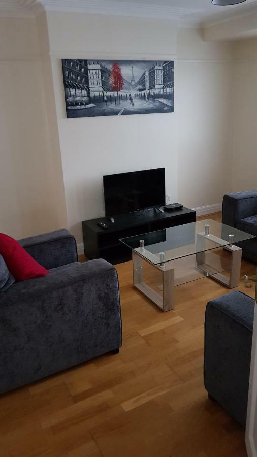 Elegant And Spacious 2 Bedroom Барнет Экстерьер фото